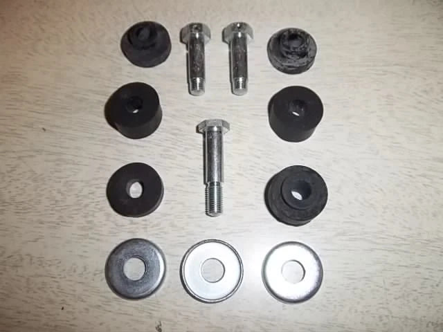 TRIUMPH UNIT TANK RUBBER MOUNTING KIT T120 BONNEVILLE 6T T/BIRD 1963-68 00-0088