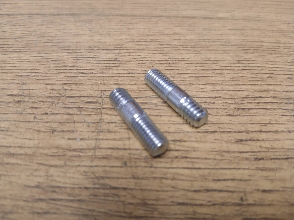 TRIUMPH TR6 T120 63-68 BSA A10 ROCKER BOX STUD - 31-0222 - 67-0343 - 70-2980 x2