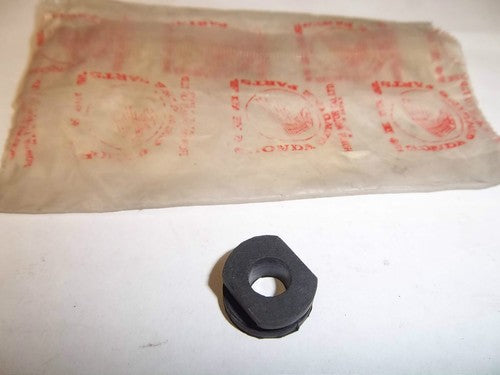 GENUINE HONDA CB750 CB400 CB350 XL175 ST90 MUDGUARD FENDER GROMMET 80101-283-000