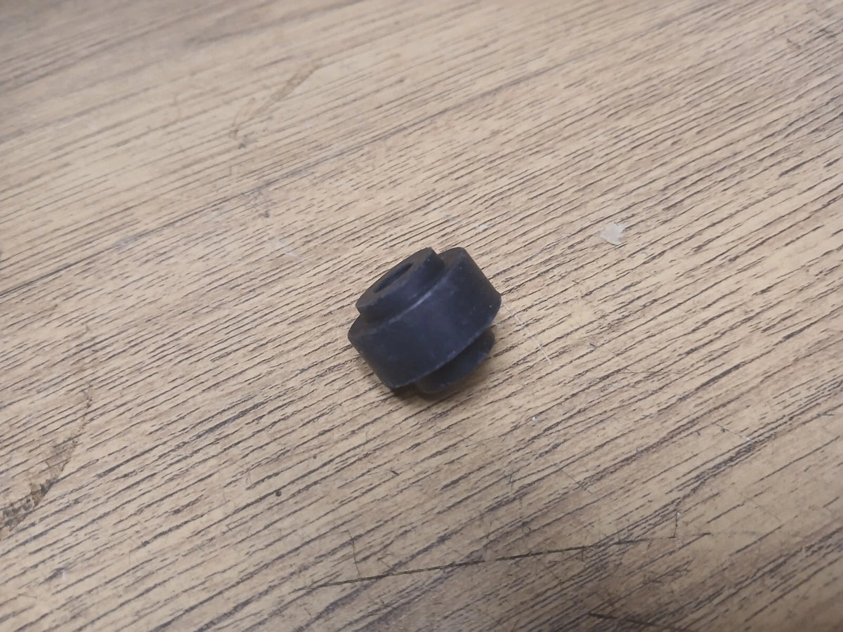 TRIUMPH T100 T120 BONNEVILLE TR6 T150 TRIDENT FUEL TANK MOUNTING RUBBER 82-5336