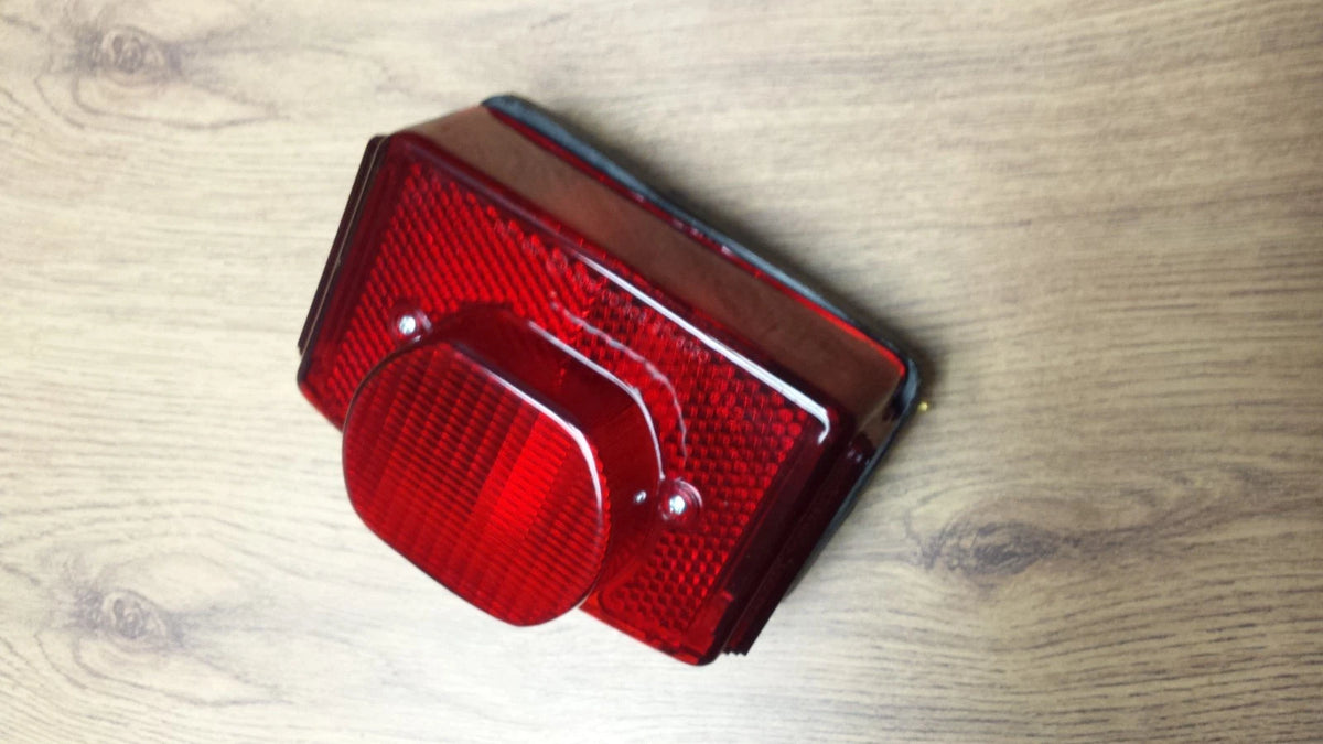 TRIUMPH TR7 T120 T140 BONNEVILLE LUCAS TYPE 917 REAR TAIL LAMP LIGHT - 99-1252 P