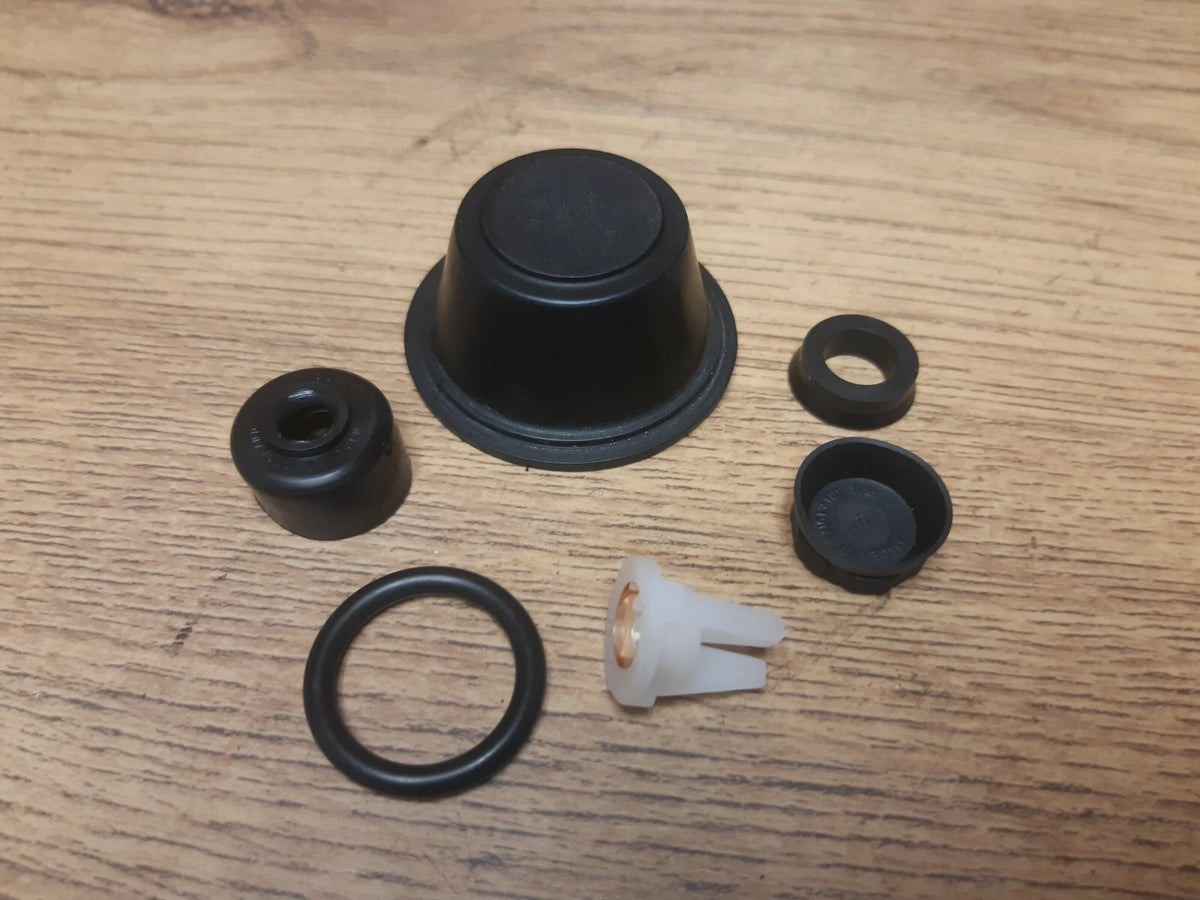 TRIUMPH T140 T160 - TWIN DISC - FRONT MASTER CYLINDER SEAL KIT 99-9884