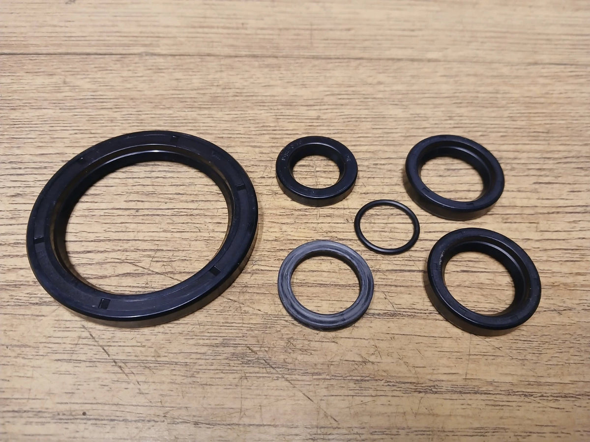 TRIUMPH T140 BONNIE ENGINE OIL SEAL KIT FOR 5 SPEED MODELS 1972-83 TR7 99-9957